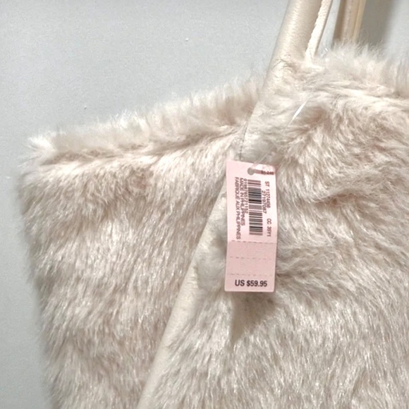 NWT Victoria's Secret Ivory Cream Luxe Fuzzy Soft Faux Fur Tote Travel Bag 2025 - Picture 8 of 14